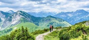 到山里去旅行
